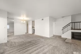 Photo #3: 230012397 Listing 