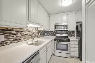 Photo #5: 230012397 Listing 