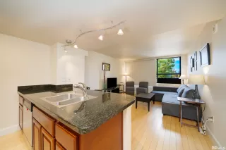 Photo #4: 230012575 Listing 