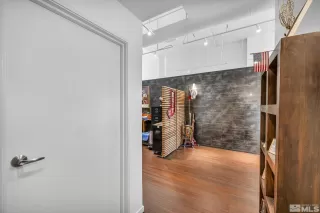 Photo #2: 230012585 Listing