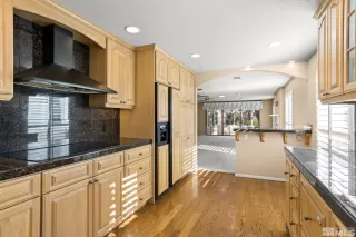 Photo #5: 230013863 Listing 