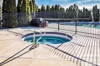 Photo #2: 240000618 Listing