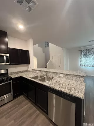 Photo #4: 240000852 Listing 