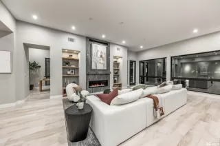 Photo #3: 240001121 Listing