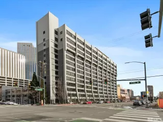 Photo #2: 240001590 Listing