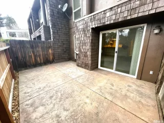 Photo #3: 240001593 Listing 