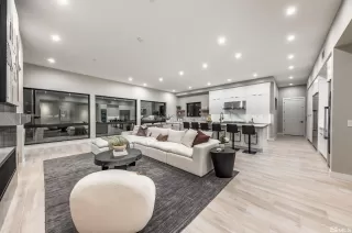 Photo #5: 240002098 Listing