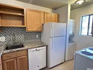 Photo #6: 240002396 Listing 