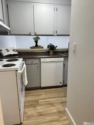 Photo #5: 240002639 Listing