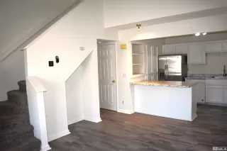 Photo #5: 240002961 Listing