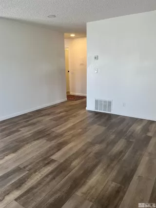 Photo #4: 240003017 Listing