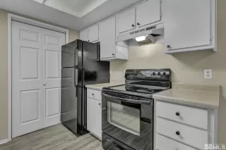 Photo #5: 240003095 Listing