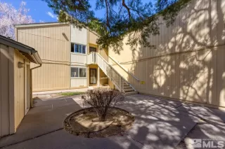 Photo #3: 240003196 Listing