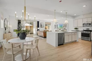 Photo #2: 240003523 Listing