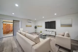 Photo #4: 240003534 Listing