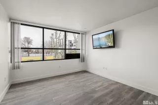 Photo #2: 240003911 Listing 