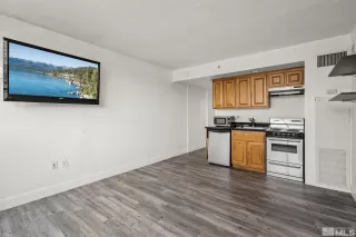 Photo #4: 240003911 Listing 