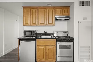 Photo #6: 240003911 Listing 