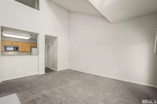 Photo #5: 240003922 Listing