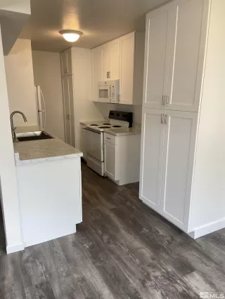 Photo #4: 240003951 Listing