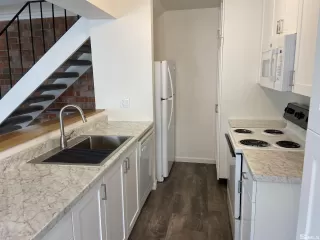 Photo #5: 240003951 Listing