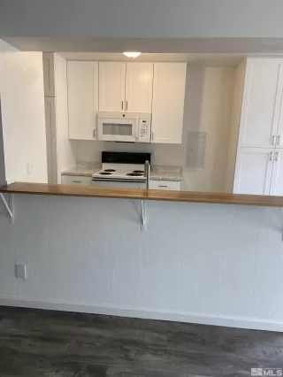 Photo #6: 240003951 Listing