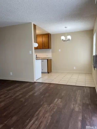 Photo #4: 240004003 Listing