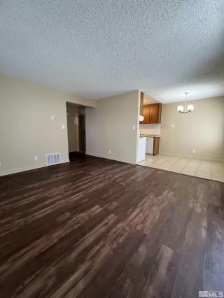 Photo #6: 240004003 Listing