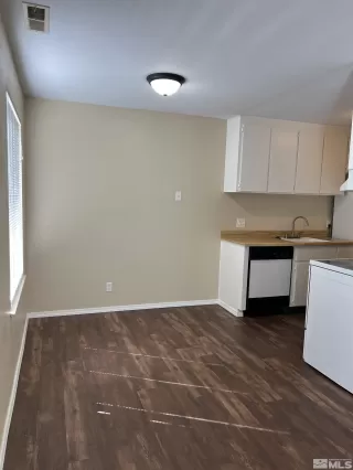 Photo #4: 240004004 Listing