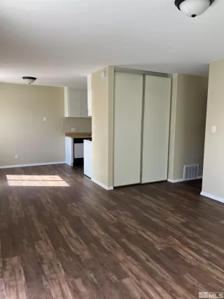 Photo #6: 240004004 Listing