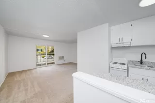 Photo #3: 240004588 Listing