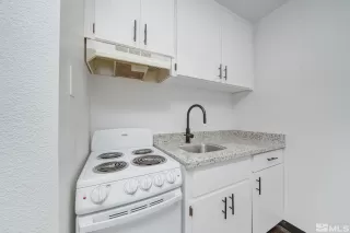 Photo #4: 240004588 Listing