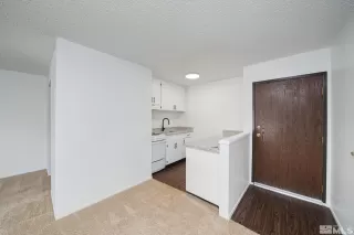 Photo #5: 240004588 Listing