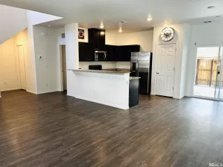 Photo #2: 240004713 Listing 