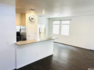 Photo #3: 240004713 Listing 