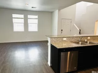 Photo #4: 240004713 Listing 