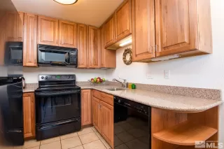 Photo #5: 240004841 Listing 