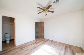 Photo #5: 240005025 Listing