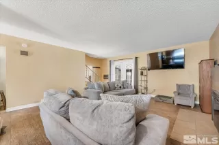 Photo #6: 240005035 Listing