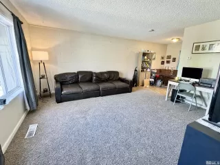 Photo #4: 240005059 Listing