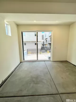 Photo #5: 240005129 Listing