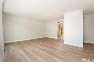 Photo #6: 240005481 Listing