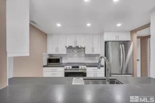 Photo #5: 240005592 Listing 