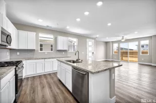 Photo #4: 240005602 Listing 