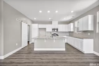 Photo #5: 240005602 Listing 