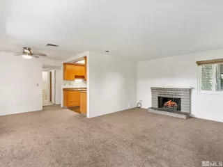 Photo #4: 240005960 Listing