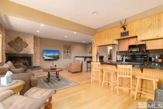 Photo #5: 240006140 Listing