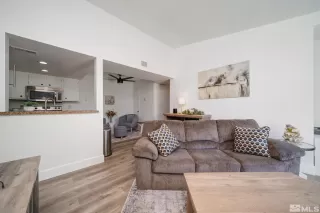 Photo #6: 240006149 Listing