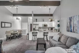 Photo #5: 240006325 Listing