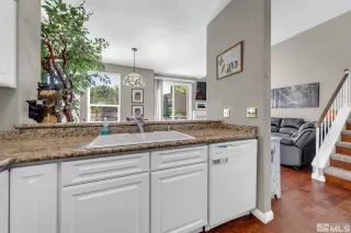 Photo #3: 240006765 Listing 